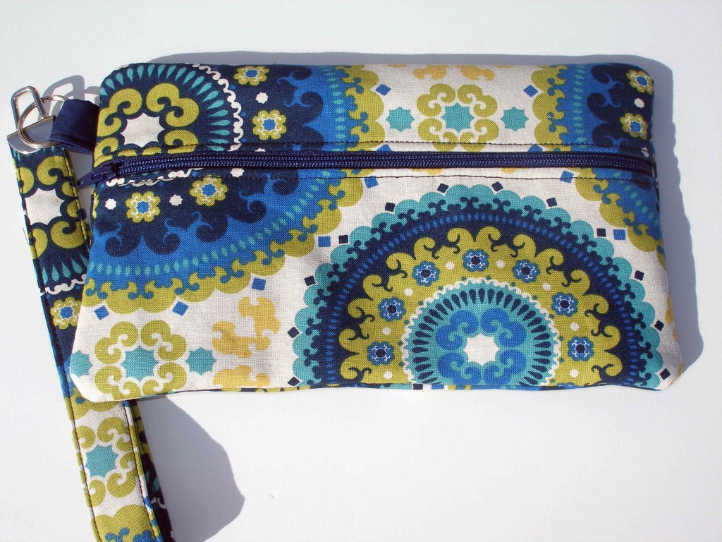Zipper Pouch Tutorial and Gallery | So Sew Easy