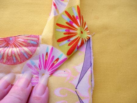 Turning corners with bias binding.  How to get nice neat, sharp and even corners front and back.