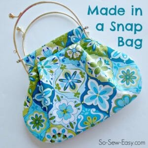 I have never seen this type of easy bag pattern before.  I love these handles!