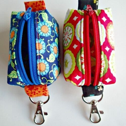 Teeny Tiny Zipper Pouches - pretty much everyone I know will be getting one of these as a gift this year. Addictive free pattern!