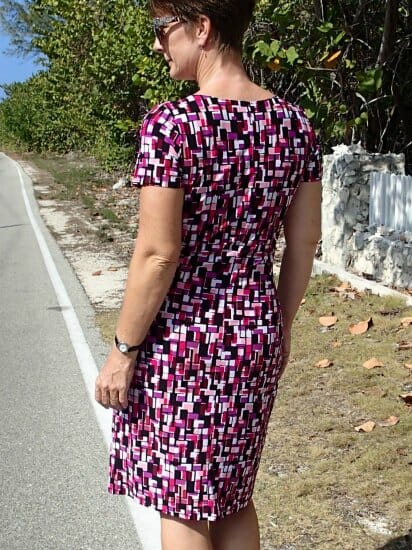 This dress is so elegant. I love how easy it is to sew too. h and it's a free pattern!