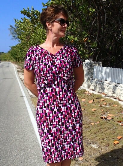 This dress is so elegant. I love how easy it is to sew too. h and it's a free pattern!
