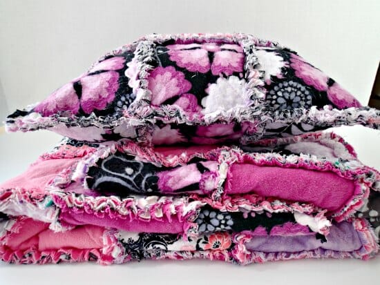 I knocked this up in just a few minutes. Funa dneasy to sew rag quilt pillow.