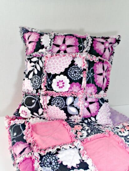 I knocked this up in just a few minutes. Funa dneasy to sew rag quilt pillow.