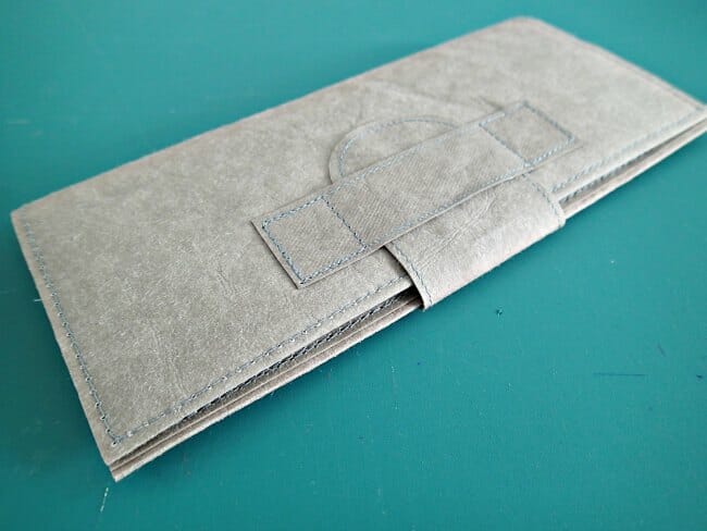 Kraft Tex leather-look wallet. Free pattern and video tutorial.
