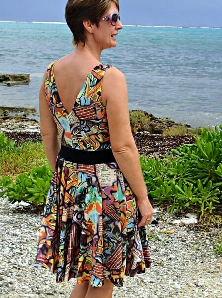 Free sewing pattern for this easy summer dress. Love the circle skirt and the v-neckline at the back.