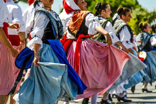 Dutch kids in traditional dress : r/europe